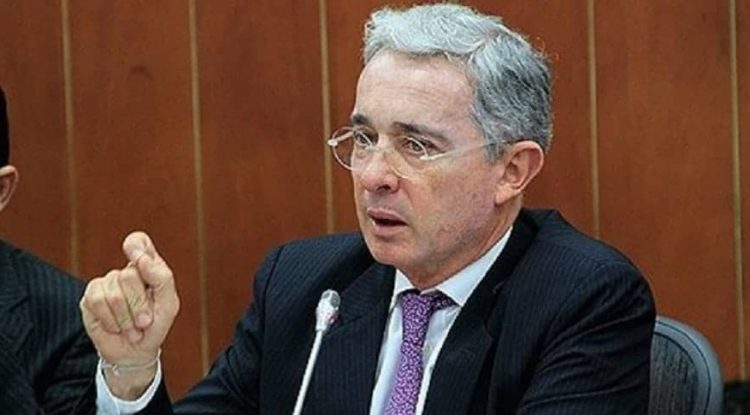 “Se le manda un muy mal mensaje al país”, Senador Robledo sobre renuncia de Senador Uribe