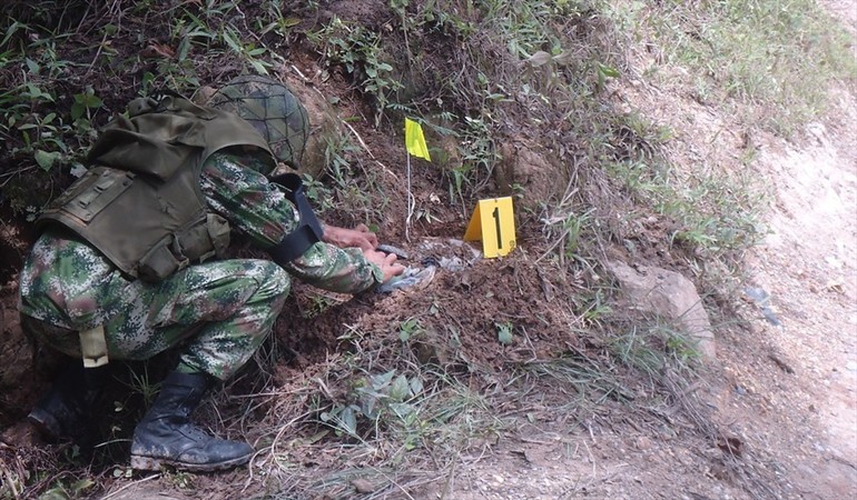 Ejército desactivó cilindro cargado con explosivos en Calamar