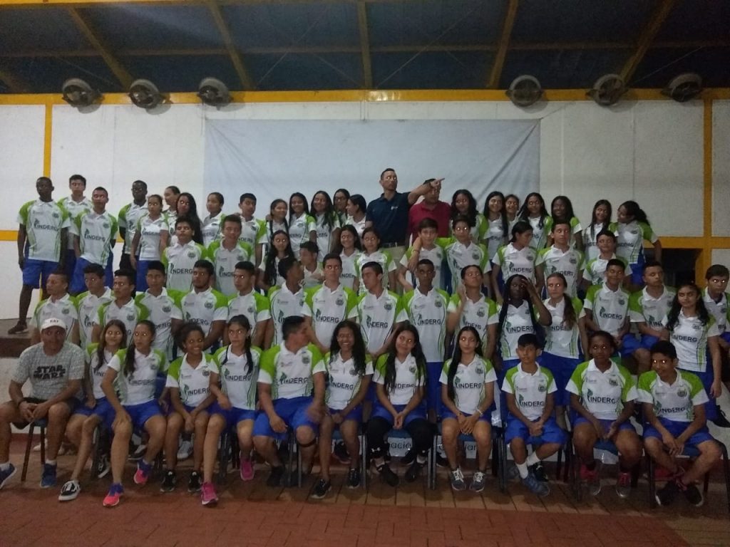 Deportistas del Guaviare recibieron uniformes para Juegos Supérate en Arauca