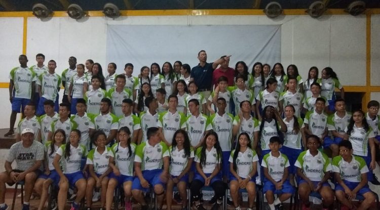Deportistas del Guaviare recibieron uniformes para Juegos Supérate en Arauca