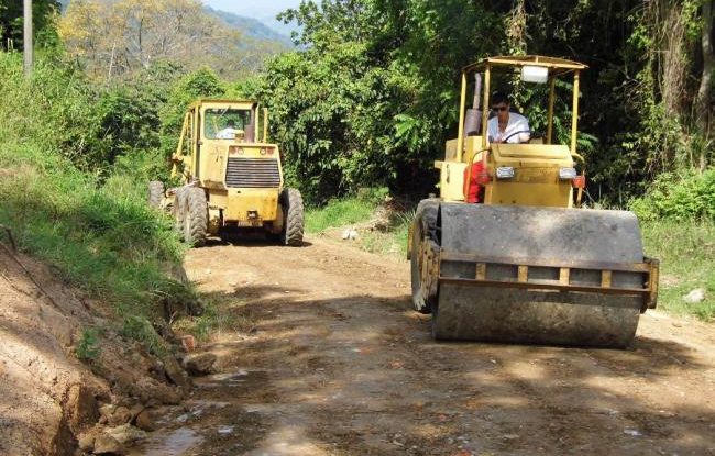 Operarios retoman labores en reparación de vías San José – Capricho y San José - la Carpa.