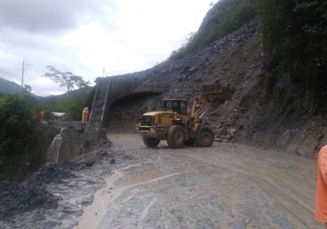 14 horas duran transportadores de carga por vía alterna tras cierre de vía Bogotá -Villavicencio