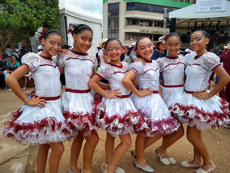 Academia de Joropo Zapateando Pasiones de la ciudad de Acacias, Meta en el Yurupodromo 2018