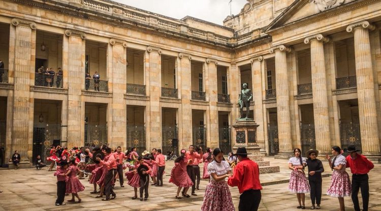 Bogotá vivió manifestación cultural por estado de la vía al llano