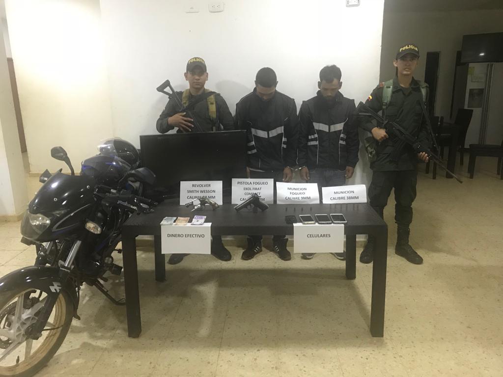 La policía recuperó un televisor de 32 pulgadas, cuatro celulares avaluados en dos millones de pesos y 450 mil pesos en efectivo.