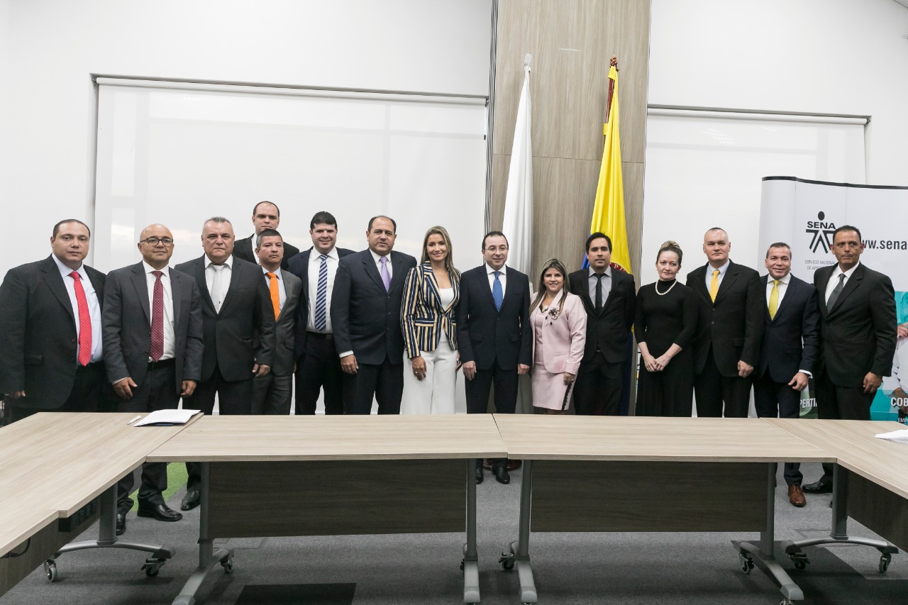 Luz Piedad Echeverry Quiceno, junto a otros 13 subdirectores de 11 Regionales tomaron posesión ante el director General de la entidad.