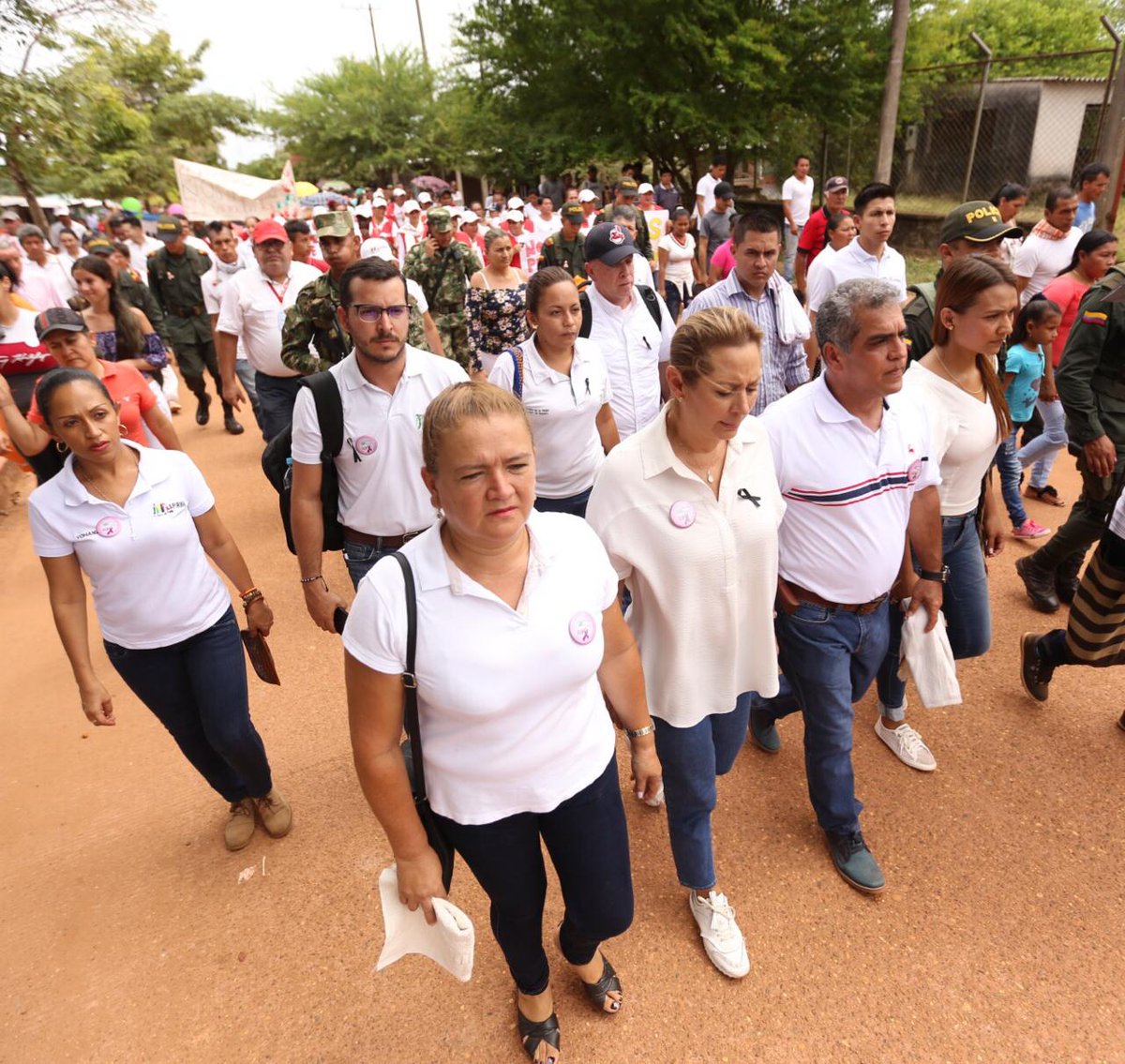 Marcela Amaya, gobernadora del Meta visitó el municpio de Mapiripán (Meta) donde participó en la marcha en rechazo al asesinato de Erika González. - Foto / @GobMeta