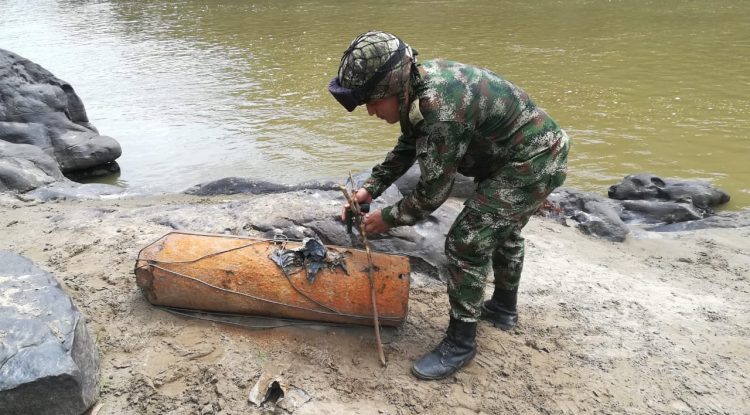 Neutralizados dos artefactos explosivos improvisados a orillas del Río Guayabero