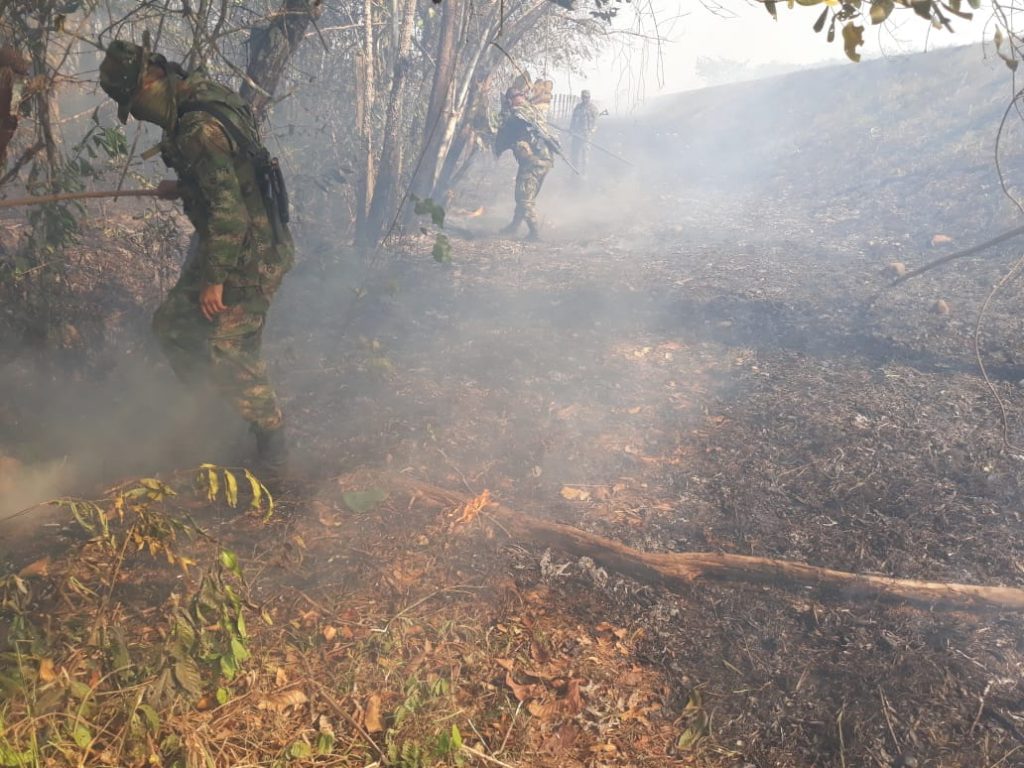 Ejército Nacional ayudó a controlar incendio forestal en el Pororio, Meta