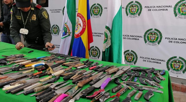 Policía Nacional destruye alrededor de 500 armas blancas en Guaviare