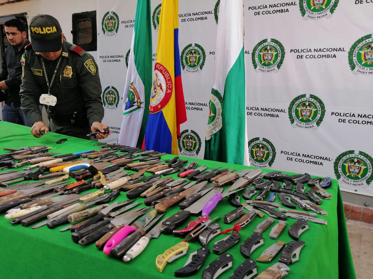 Policía Nacional destruye alrededor de 500 armas blancas en Guaviare