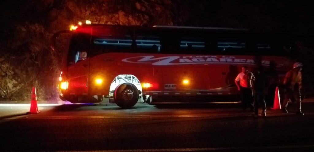 Bus de Flota La Macarena se salió de la carretera en la vía Bogotá - Villavicencio