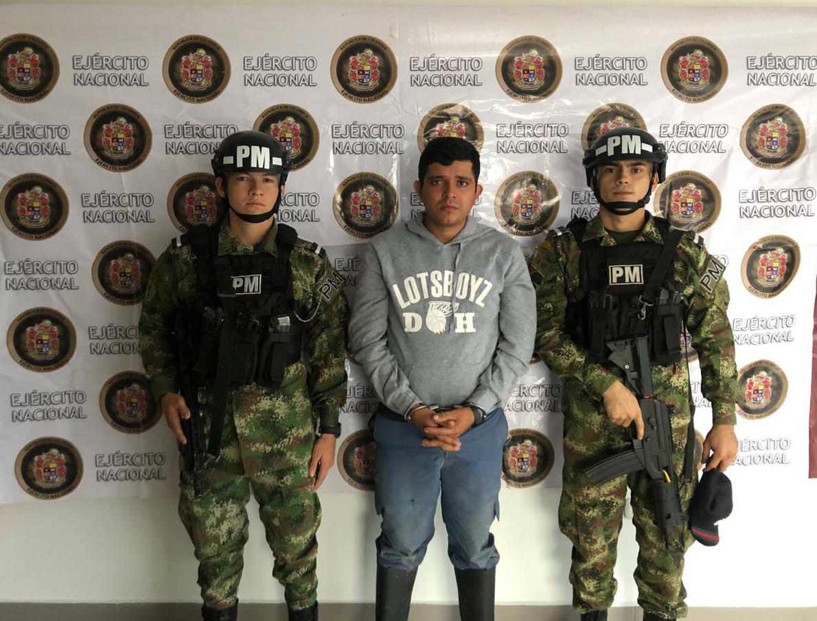 Alias "caco", es señalado por las autoridades como el responsable de varios atentados a la Fuerza Pública en la Inspección el Capricho y en San José del Guaviare- Foto/ Cuarta División