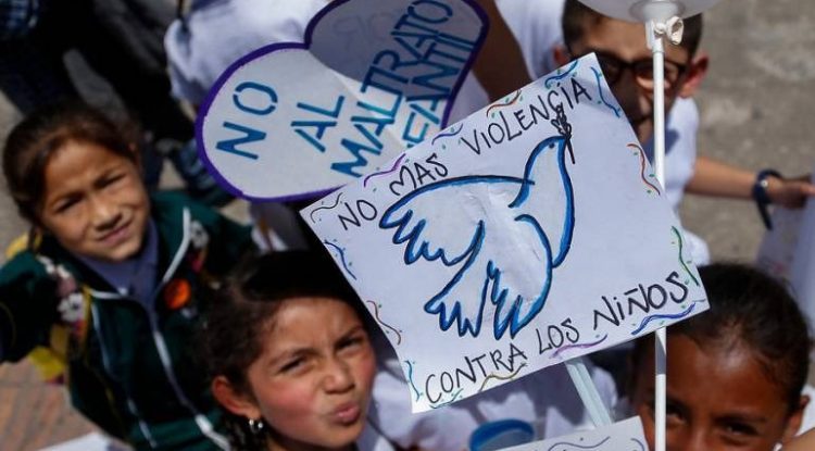 Convocan plantón en protesta por violencia contra los niños en Colombia