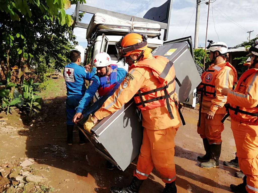 Defensa Civil apoya a damnificados en por el invierno en San José del Guaviare