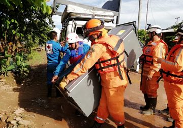 Defensa Civil apoya a damnificados en por el invierno en San José del Guaviare