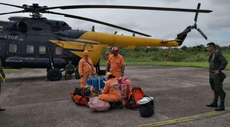 Defensa Civil Colombiana apoya búsqueda de soldados desaparecidos en el río Guaviare