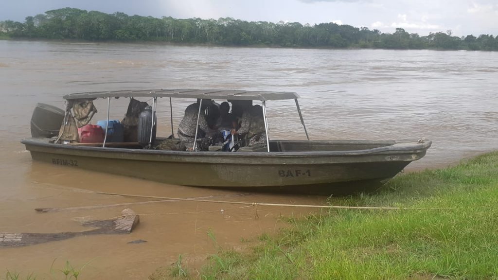 Naufragó una embarcación en el Raudal del Guayabero