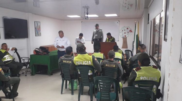 Migración Colombia hizo presencia en Guaviare verificando la aplicación SIRE