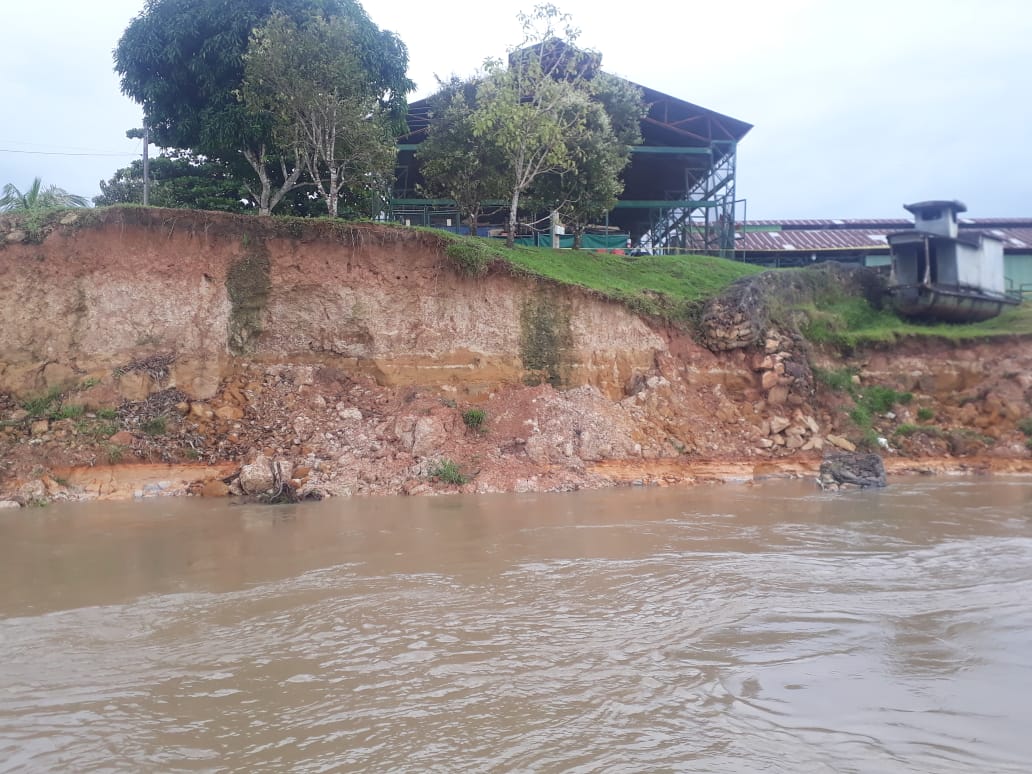 Erosión sobre la margen derecha del río Guaviare.
