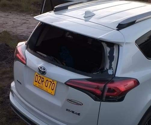 Delincuentes rompieron vidrios de carro a un turista para hurtar las pertenencias