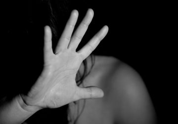 Mujer venezolana denuncia violencia intrafamiliar por parte de su expareja