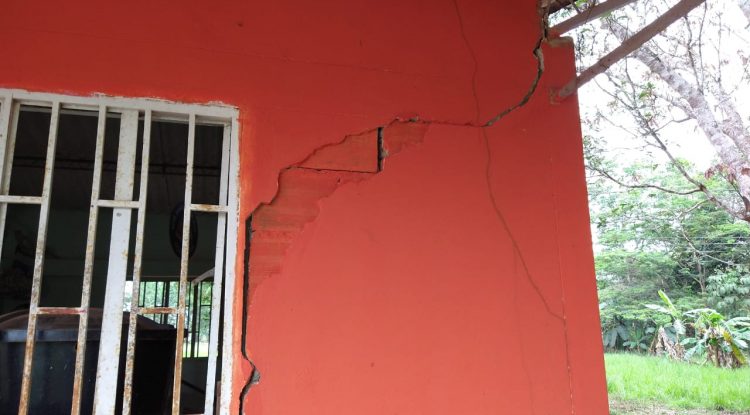 Denuncian grietas en paredes de escuela en la vereda Santa Rosa Alta
