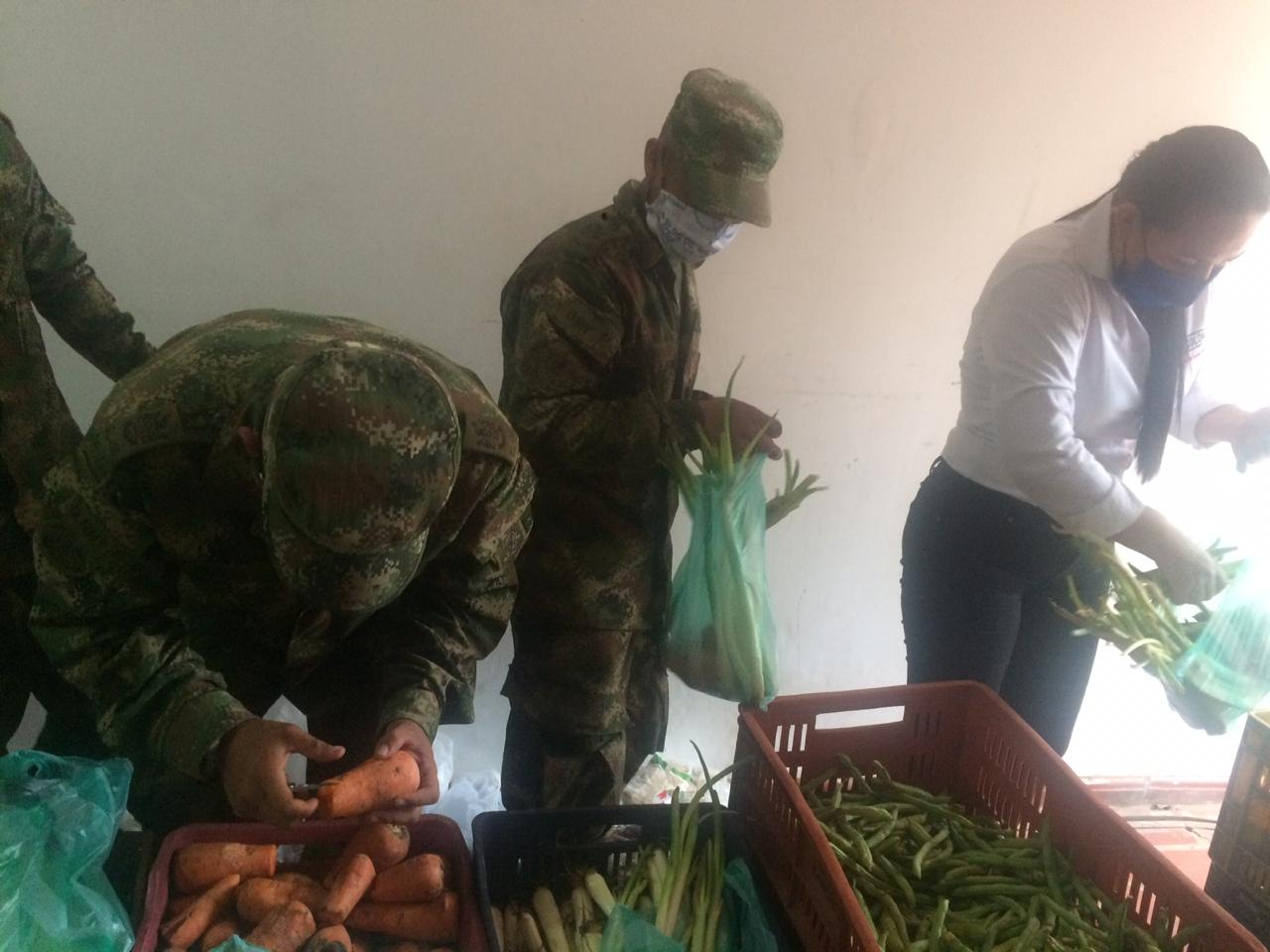 Ejército Nacional apoya en la entrega de ayudas humanitarias durante la cuarentena