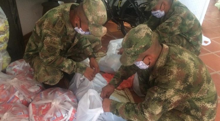 Ejército Nacional apoya en la entrega de ayudas durante la cuarentena