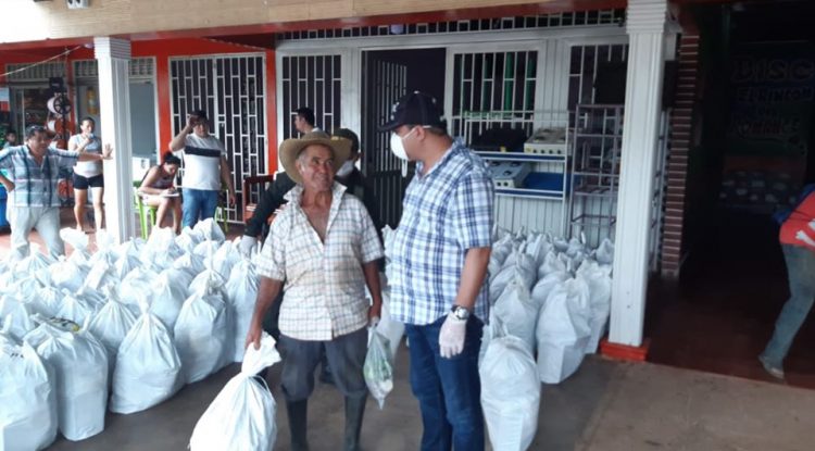 Primeras ayudas alimentarias a familias de Puerto Concordia, (Meta)