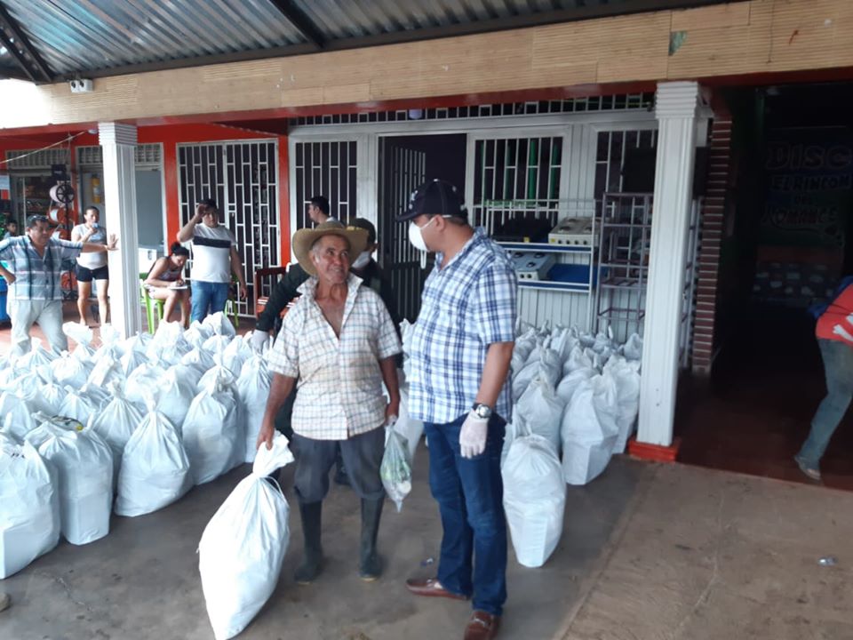 Primeras ayudas alimentarias a familias de Puerto Concordia, (Meta)