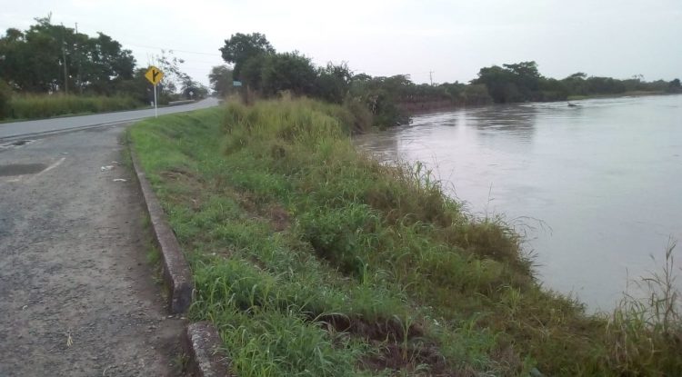 Creciente del río Ariari amenaza la vía nacional Meta - Guaviare
