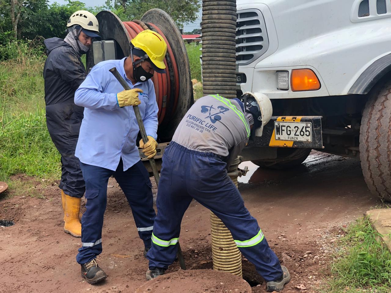 Empoaguas continúa con labores de limpieza en red de alcantarillado