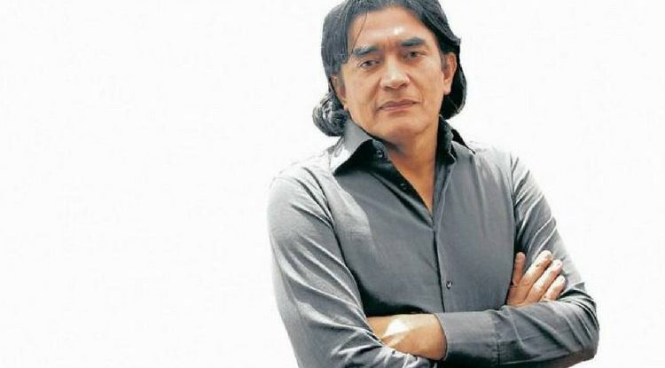 "No me tomo un vaso con agua con mi sueldo de senador": Gustavo Bolivar
