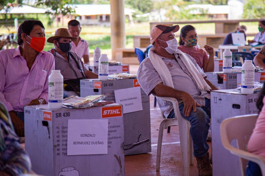 400 familias productoras de caucho y otros cultivos reciben dotaciones