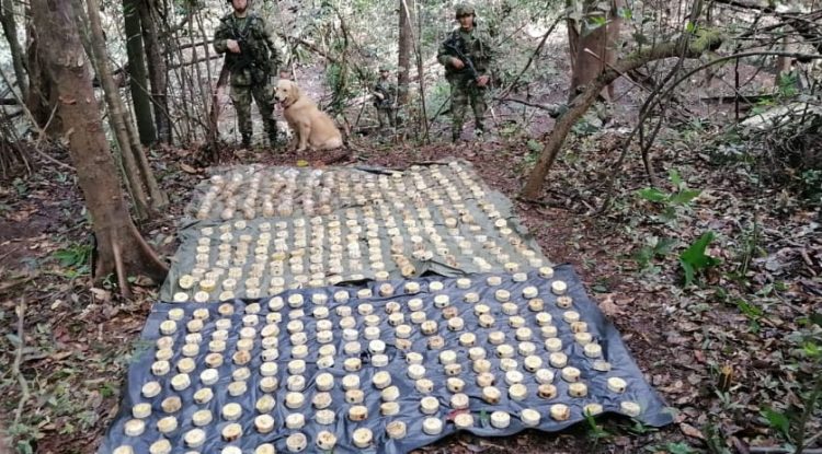 Ejército halló 570 minas antipersonal dentro de un sumergible en Guaviare