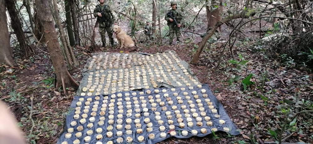 Ejército halló 570 minas antipersonal dentro de un sumergible en Guaviare