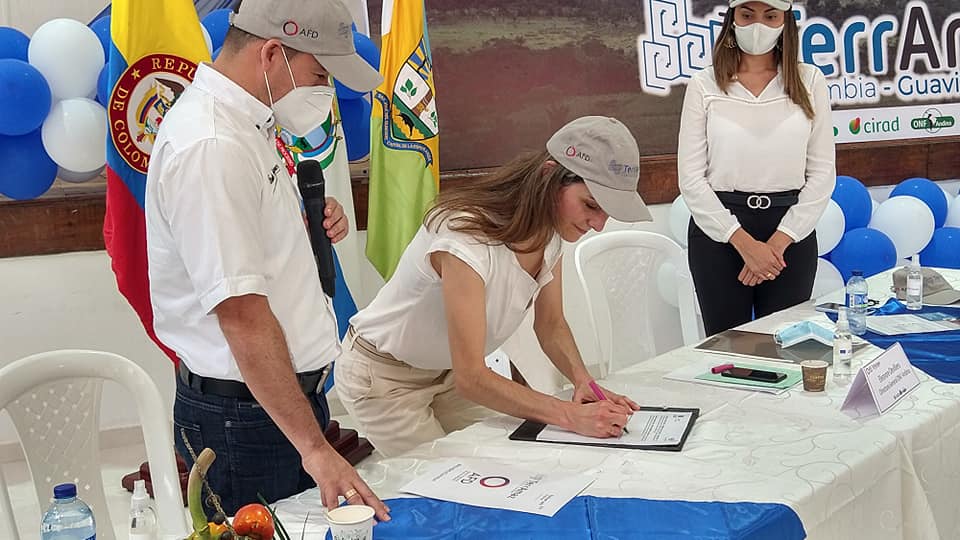 Guaviare y Francia firman convenio para frenar la deforestación