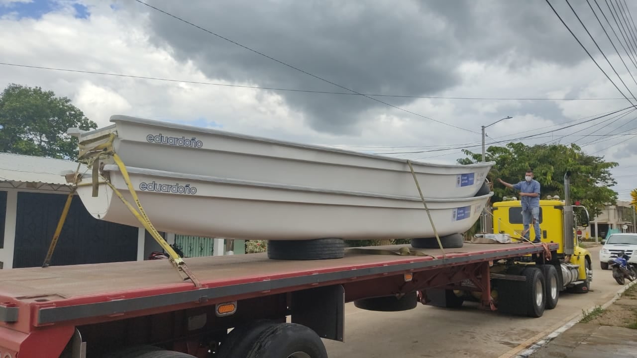 Pescadores de Puerto Concordia, Meta, reciben botes para su trabajo de pesca