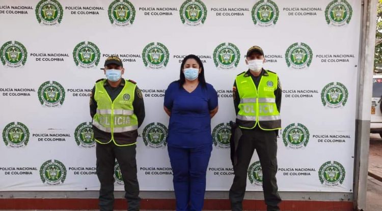 Policía Guaviare captura a mujer por suplantación de identidad médica