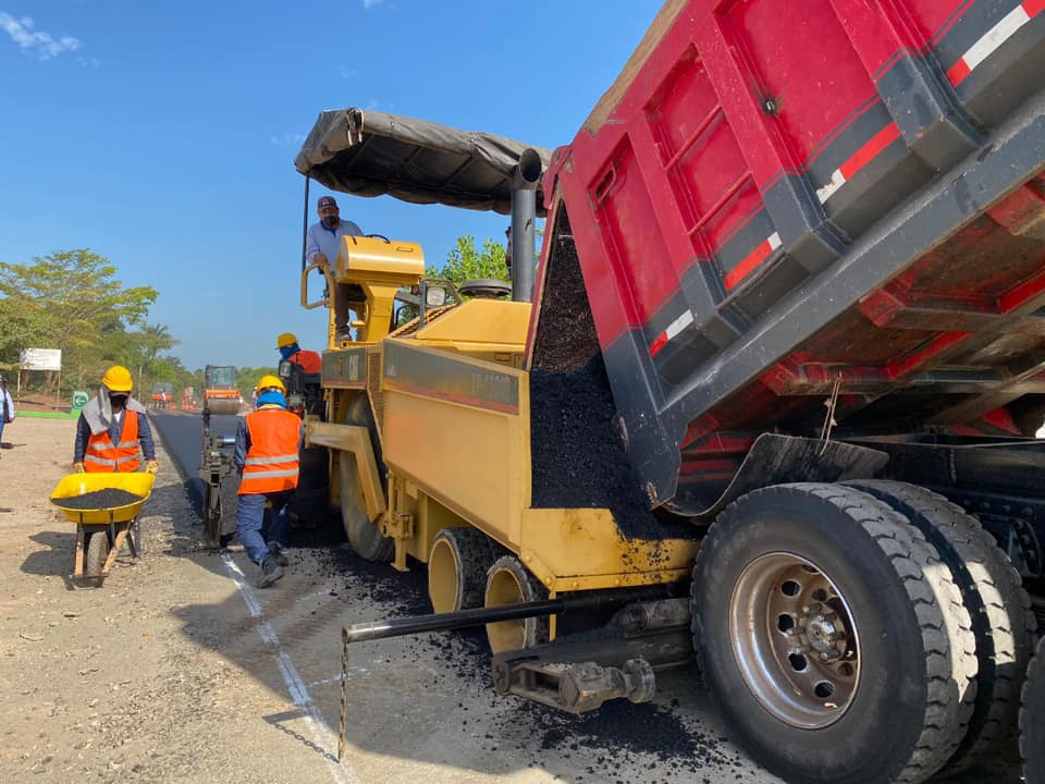 Inició la pavimentación de la vía nacional San José del Guaviare - Retorno. Foto/ Gobernación del Guaviare.