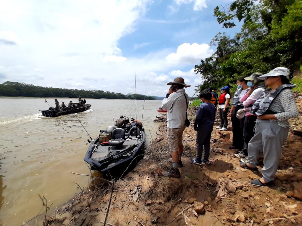 Ejército Nacional brindó ayuda a embarcación varada en el río Guayabero