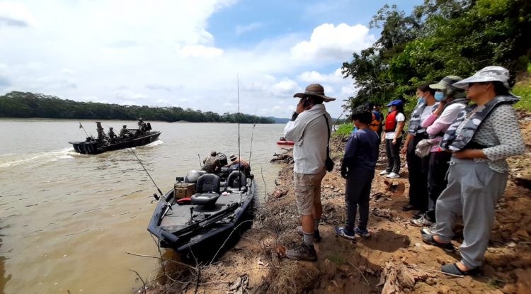 Ejército Nacional brindó ayuda a embarcación varada en el río Guayabero