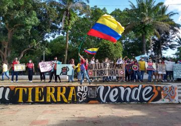 Sindicatos, camioneros y estudiantes marcharon en paro nacional