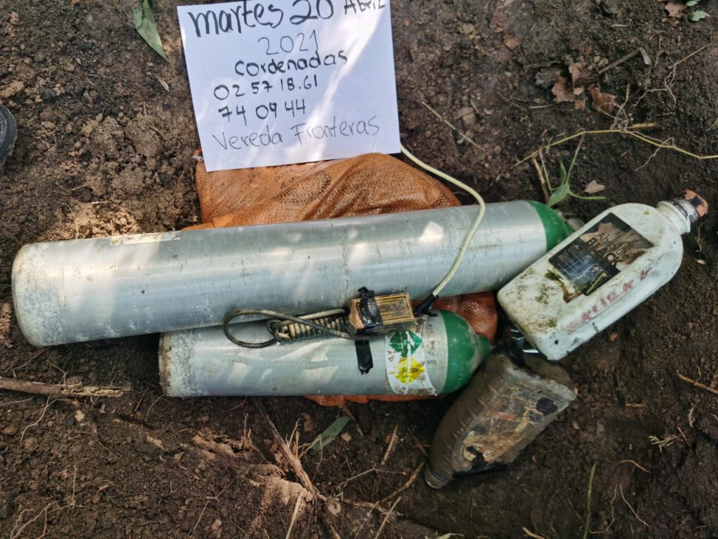 Ejército halla dos balas de oxigeno cargados con explosivos