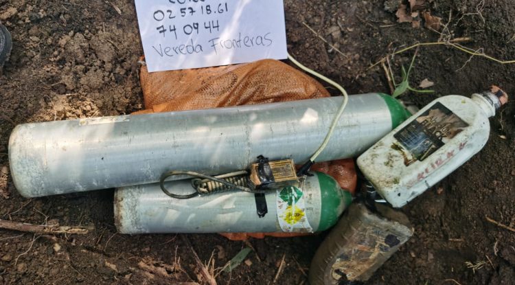 Ejército halla dos balas de oxigeno cargados con explosivos