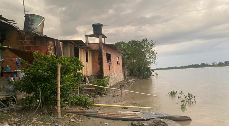 Río Ariari amenaza a Puerto Limón y vía nacional Meta - Guaviare