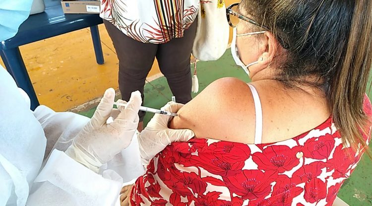 Plan piloto para vacunar a 500 docentes en Guaviare contra el Covid-19