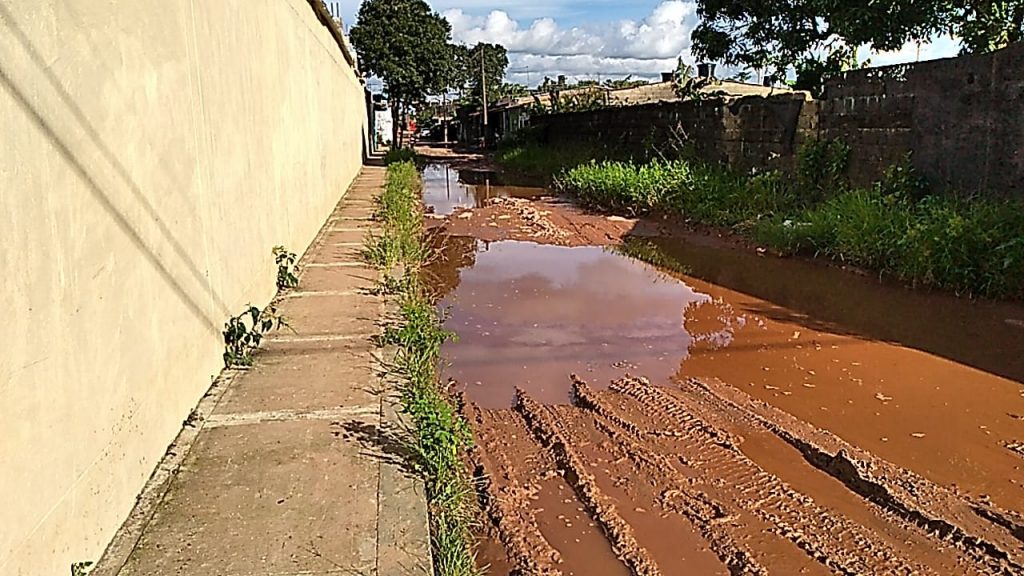 Habitantes del barrio La Granja denuncian pésimo estado de vías urbanas