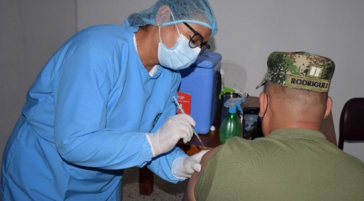 Inició plan de vacunación contra el Covid-19 a militares en Guaviare